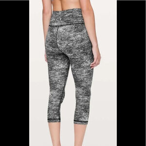 Lululemon Wunder Under Crop High Rise 21* Black and White Jacquard Size 2